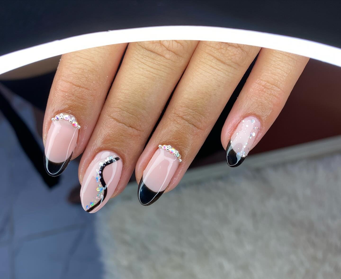 Nail art francés negro con piedras Strass - AntoNails Córdoba